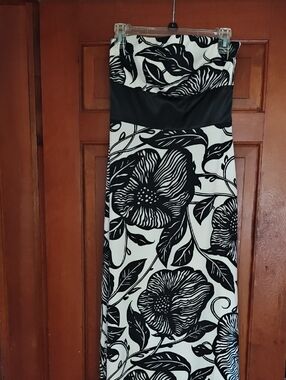 White House Black Market Black and White Floral Strapless Maxi Dress NWT